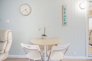 Dining - Holme Away from Home (Sarasota)