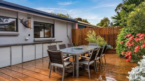 屋外ダイニングエリア