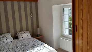 4 habitaciones, tabla de planchar con plancha, cuna de viaje y wifi