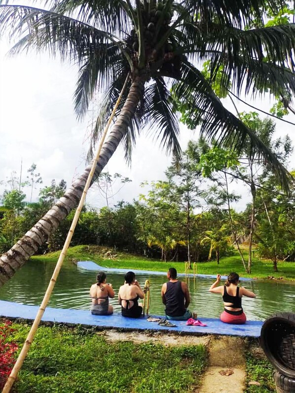 2 つの屋外プール