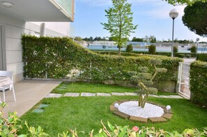 Garden - Charming Studio Apartment With Garden View (San Michele al Tagliamento)