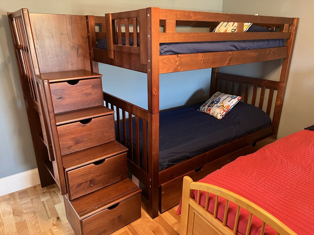 An Exceptionally Beautiful Waterfront Cottage in Pine Point, Maine