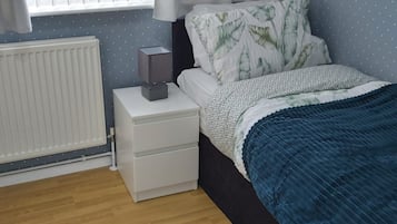 4 bedrooms, desk, iron/ironing board, free WiFi