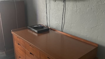スタンダード ルーム キングベッド 1 台 | WiFi (無料)、ベッドシーツ
