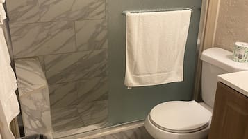 Towels, soap, shampoo, toilet paper