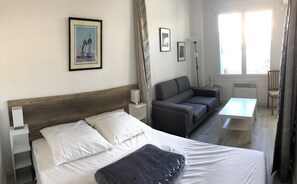 1 bedroom, iron/ironing board, free WiFi - Appartement 1 chambre, clim, centre, 200m plage (Bandol)