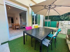 Outdoor dining - Appartement 1 chambre, clim, centre, 200m plage (Bandol)