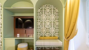 Superior Room | 1 bedroom, in-room safe, desk, blackout drapes - La Dimora del Mercante (Florence)