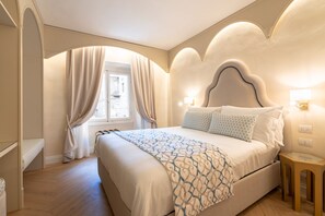 Superior Room | 1 bedroom, in-room safe, individually decorated, individually furnished - La Dimora del Mercante (Florence)
