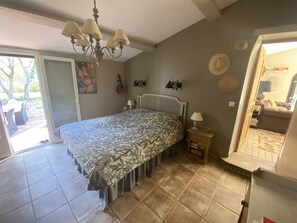 3 chambres, fer et planche à repasser, Wi-Fi gratuit, draps fournis