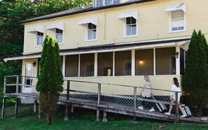 Bayside Rooms | 特色家居、遮光窗帘、隔音、熨斗/熨板