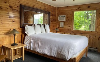 Hilltop Cottage | Individualmente mobiliados, cortinas blackout, quartos à prova de som