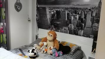 5 bedrooms, desk, iron/ironing board, free WiFi