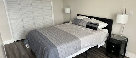 1 soverom, strykejern/-brett, wi-fi (inkludert) og sengetøy