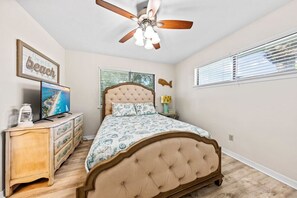 4 habitaciones, escritorio, tabla de planchar con plancha y wifi