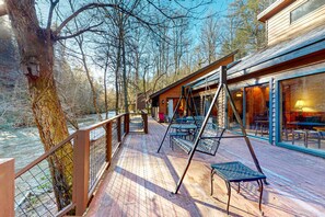 Outdoor dining - Dog-friendly, riverfront retreat with game room, washer/dryer, wraparound deck (Ellijay)