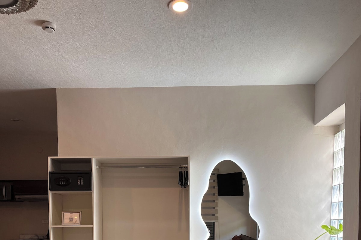 Kamar Quadruple Keluarga, dapur | 1 kamar tidur, brankas, didekorasi berbeda-beda, dan meja kerja