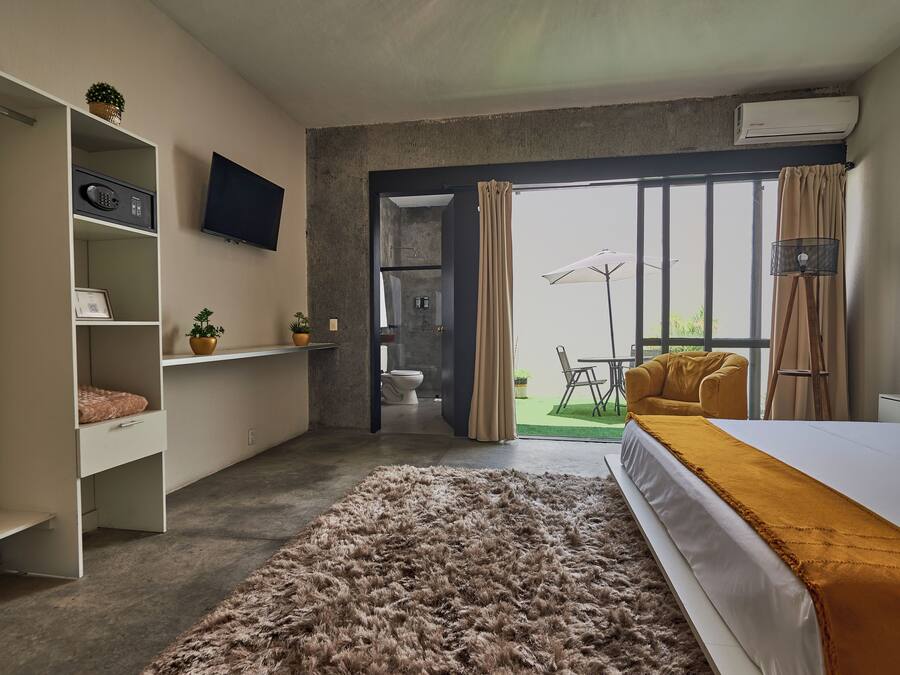 Caja de seguridad en la habitación y decoración personalizada