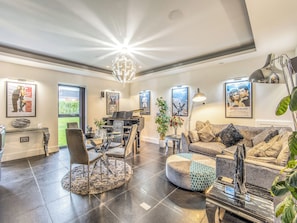 Living room/dining room | The Paddocks Retreat, North Thoresby - The Paddocks Retreat (North Thoresby)