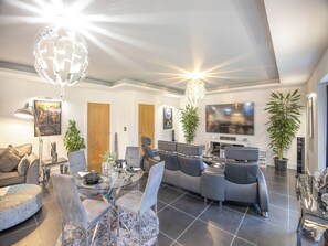 Living room/dining room | The Paddocks Retreat, North Thoresby - The Paddocks Retreat (North Thoresby)