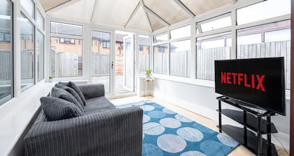 Captivating 3-bed House in Blackburn