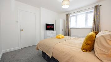 House | 3 bedrooms, free WiFi, bed sheets