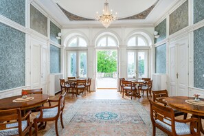 包含每日全套早餐