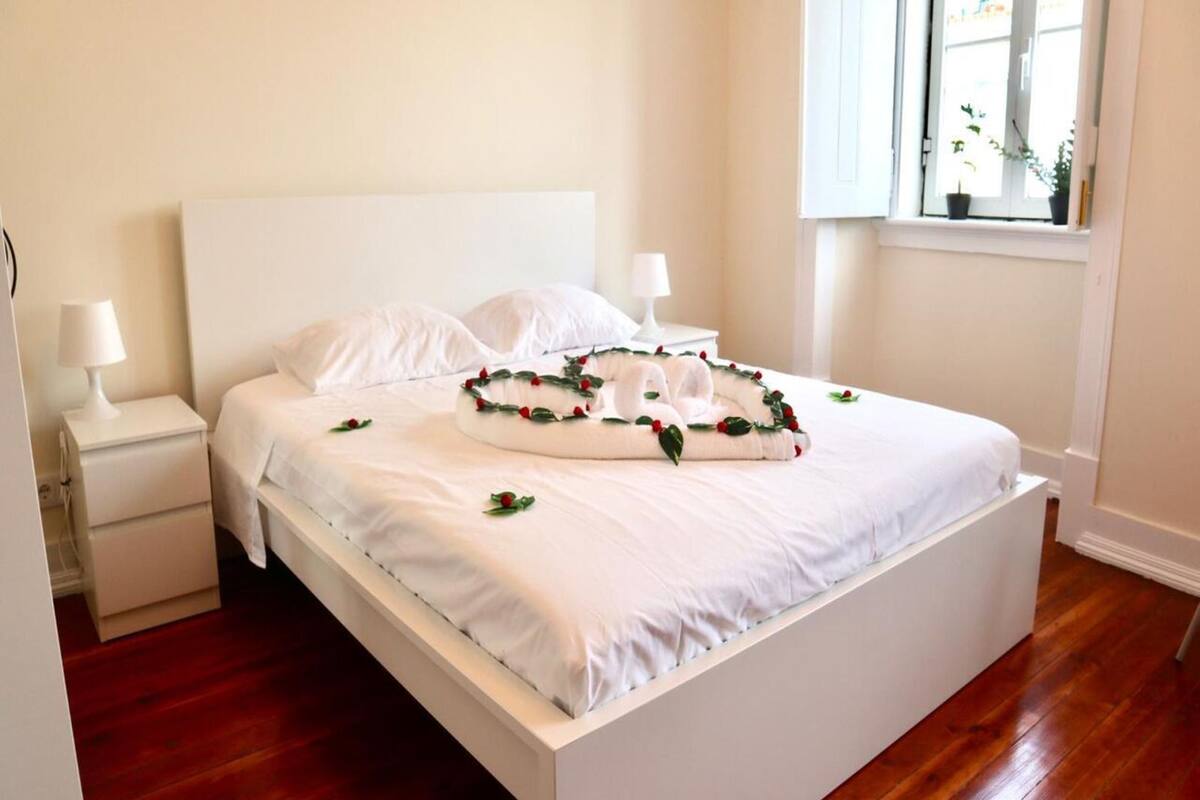 Duplo Cozy | Free WiFi, bed sheets
