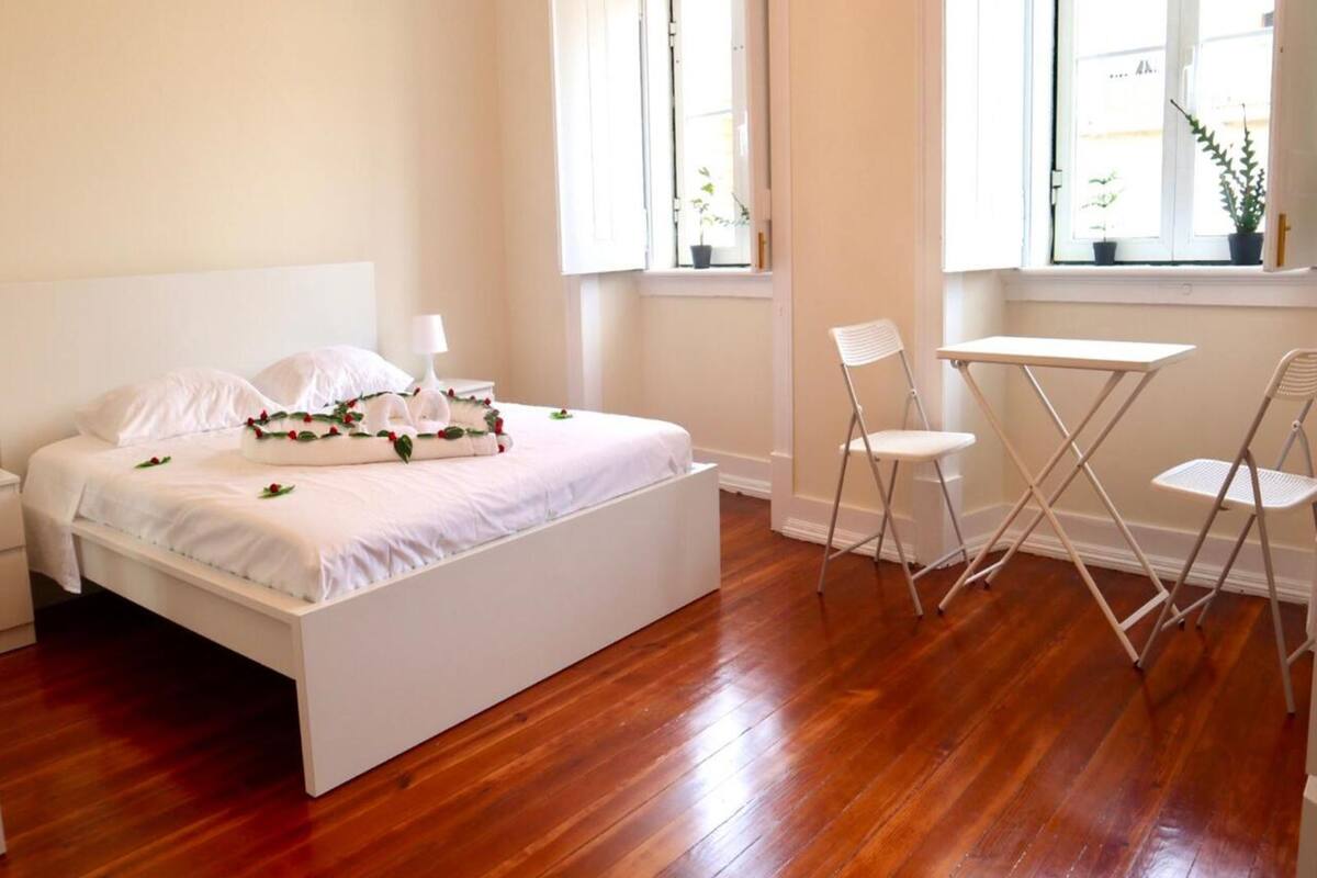 Duplo Premium | Free WiFi, bed sheets