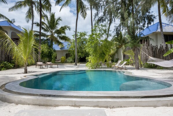 Private pool