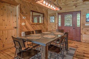 Dining - One Level, fire pit, hot tub, 3 acres, peloton! (Blue Ridge)