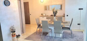 Dining - Chic accommodation close to all amenities (Marrakesh)