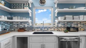 Condo | Private kitchen | Full-sized fridge, microwave, oven, stovetop