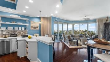 Kondominium | Dapur pribadi | Lemari es besar, microwave, oven, dan kompor