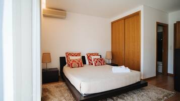 4 chambres, fer et planche à repasser, Wi-Fi, draps fournis