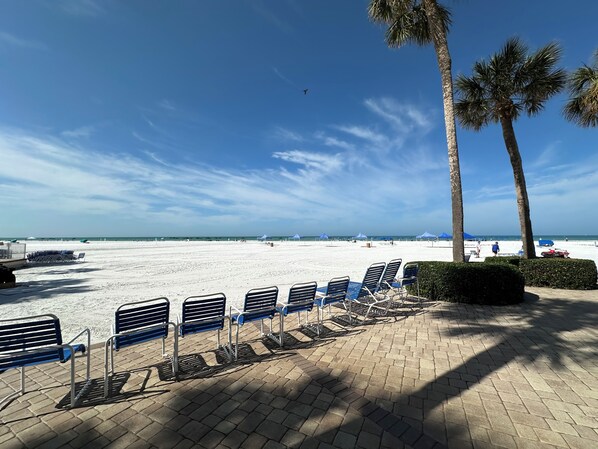 On the beach, sun-loungers, beach towels - Island Time 504 Siesta Key Beach located Sarasota Surf & Racquet Club (Sarasota)