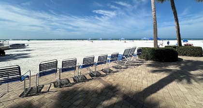 Condo on Beach - 2 Pools, Private Beach - Sarasota Surf & Racquet sleeps 6