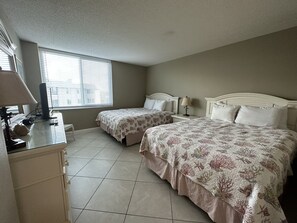 2 bedrooms, iron/ironing board, travel crib, free WiFi - Condo on Beach  - 2 Pools, Private Beach  - Sarasota Surf & Racquet sleeps 6  (Sarasota)