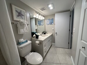 Shower, hair dryer, towels, soap - Condo on Beach  - 2 Pools, Private Beach  - Sarasota Surf & Racquet sleeps 6  (Sarasota)