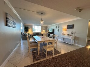 Interior - Island Time 504 Siesta Key Beach located Sarasota Surf & Racquet Club (Sarasota)