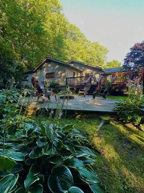 Property grounds - Acorn Acres Cottage (Highlands)