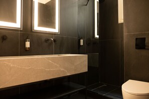 Standard Room | Bathroom | Rainfall showerhead, hair dryer, towels, soap - Taskou Luxury Suites (Thessaloniki)