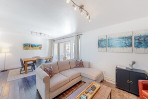 Televisión y chimenea