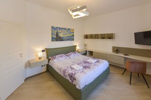 1 bedroom, desk, free WiFi, bed sheets - Micione22 Naples central station (Napoli)