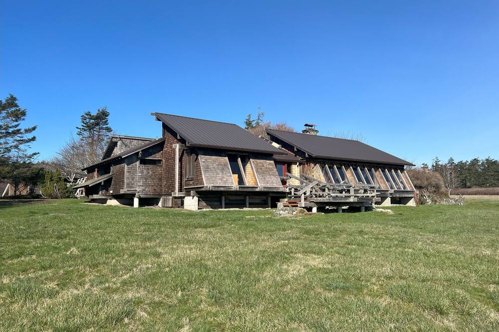Waterfront Architectural Gem on Acreage w\/ Hot Tub