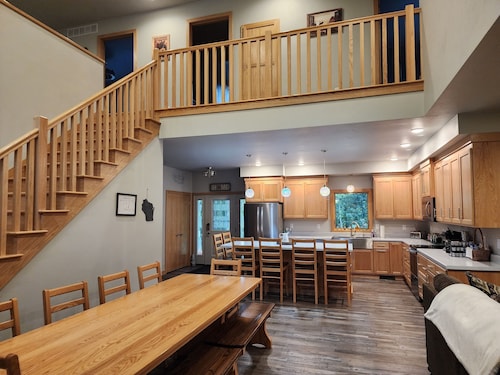 Cherry Tree House - located on 10 acres - only 5 minutes from Algoma.