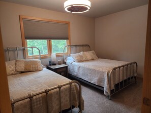 5 Schlafzimmer, Bügeleisen/Bügelbrett, kostenloses WLAN, Bettwäsche