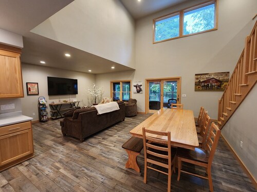 Cherry Tree House - located on 10 acres - only 5 minutes from Algoma.