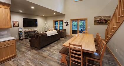 Cherry Tree House - located on 10 acres - only 5 minutes from Algoma.