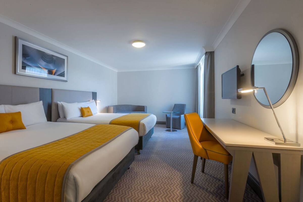 Soundproofing, iron/ironing board, bed sheets